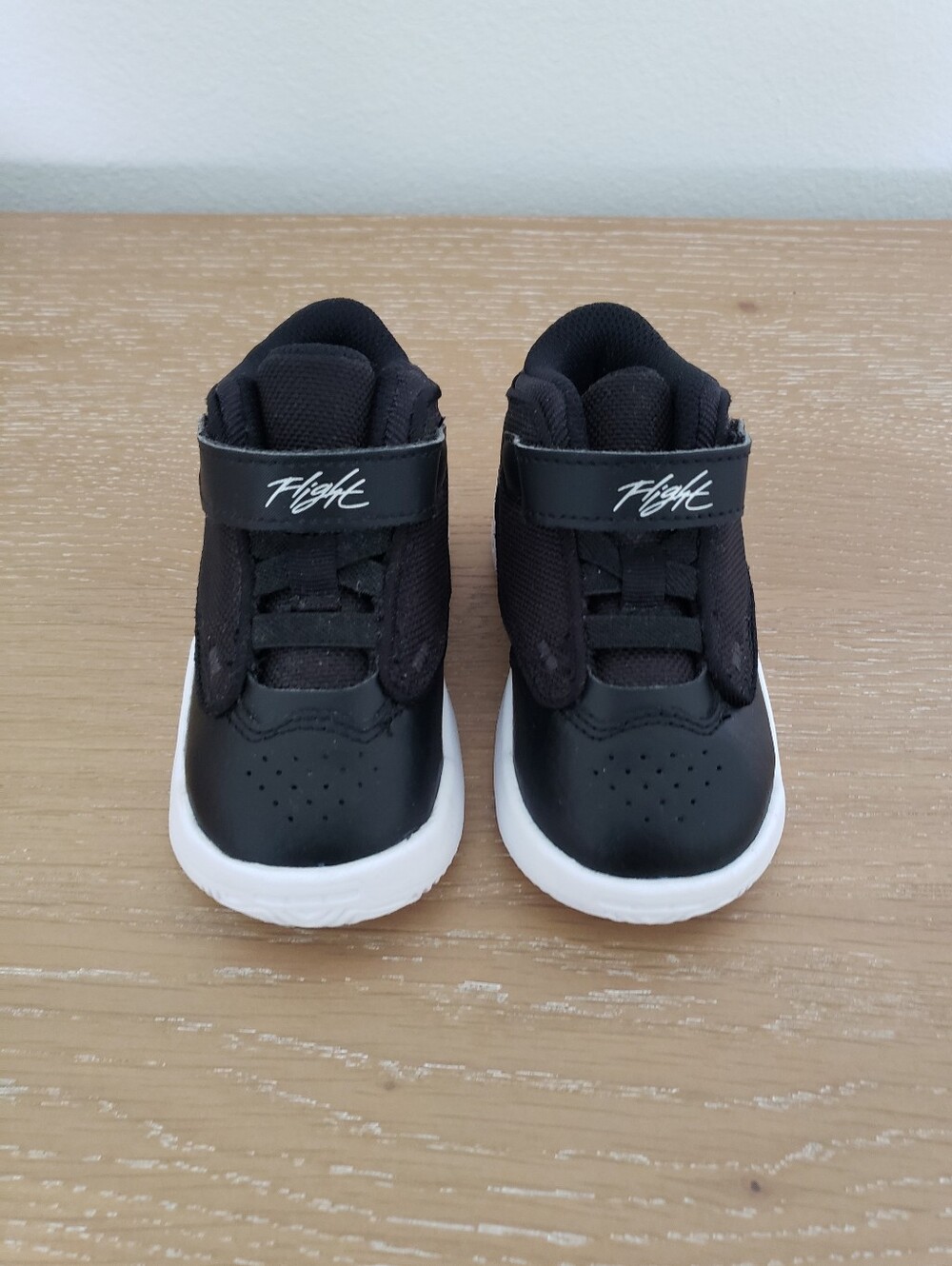 Nike Jordan Max Aura 4 Kids Black & White Sneakers - Picture 2 of 10